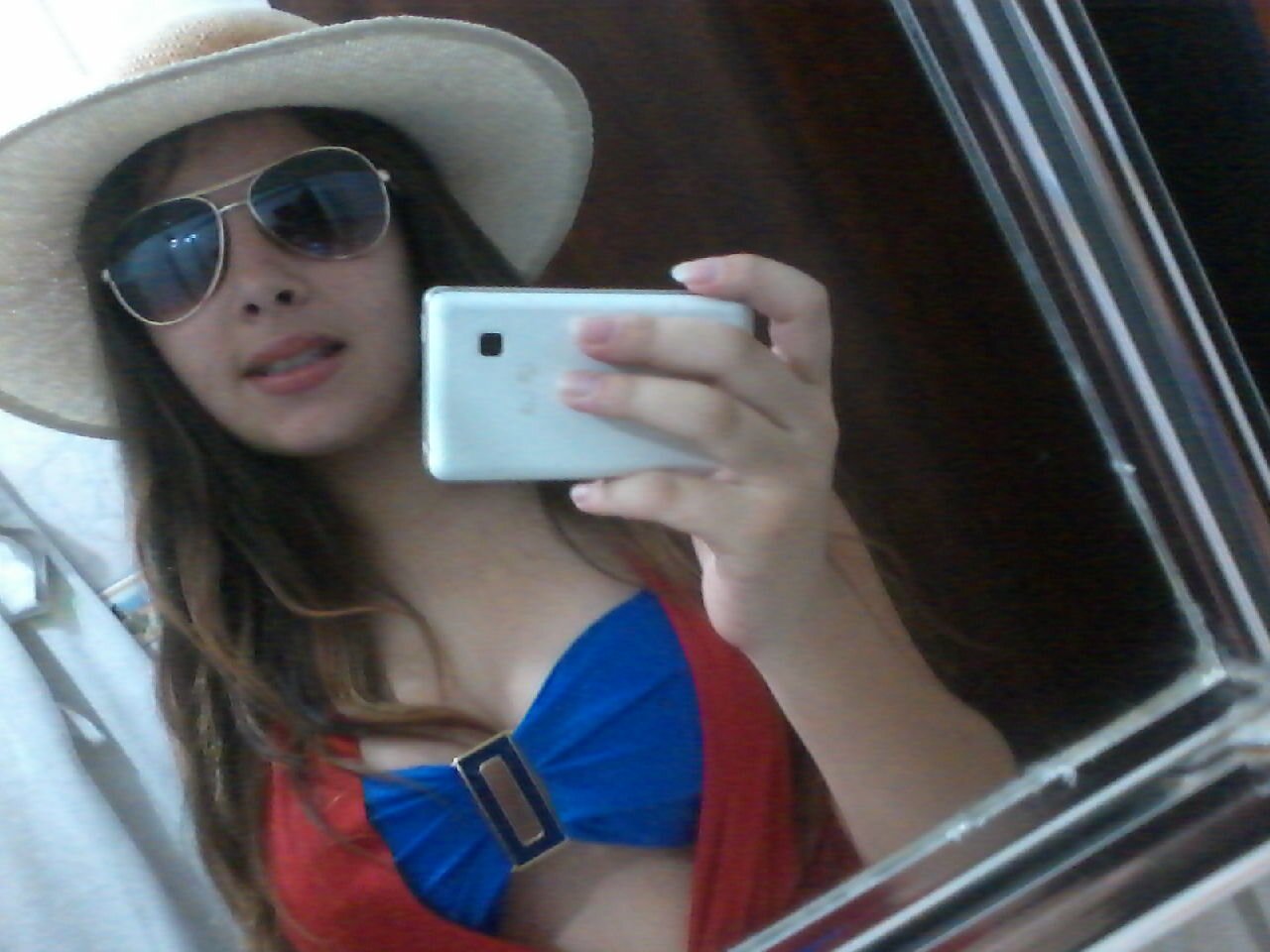 Amo a Demi Lovato,Justin Bieber e minha família , gosto de ler e escutar músicas.Meu sonho é conhecer a Demi e o Justin  !!!!