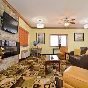 56 room hotel located in Cedar Rapids, Iowa just off of I-380 and Collins Road. We offer complimentary breakfast, great wireless internet access, fitness area.