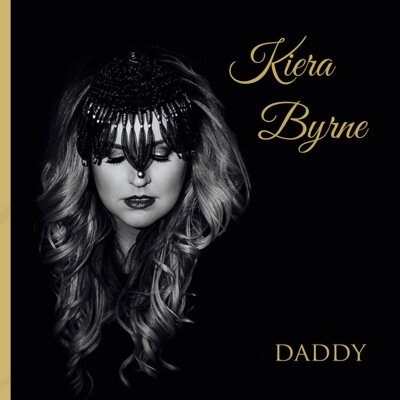 Irish 🇮🇪
Living in 🇬🇧
Past contestant of TheVoiceOfIreland 
Singer/Songwriter