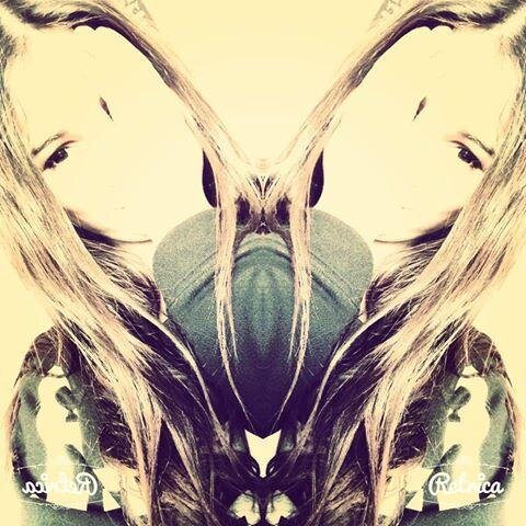 I love music 
I follow back :)
instagram: http://t.co/lo3ecnrU9M