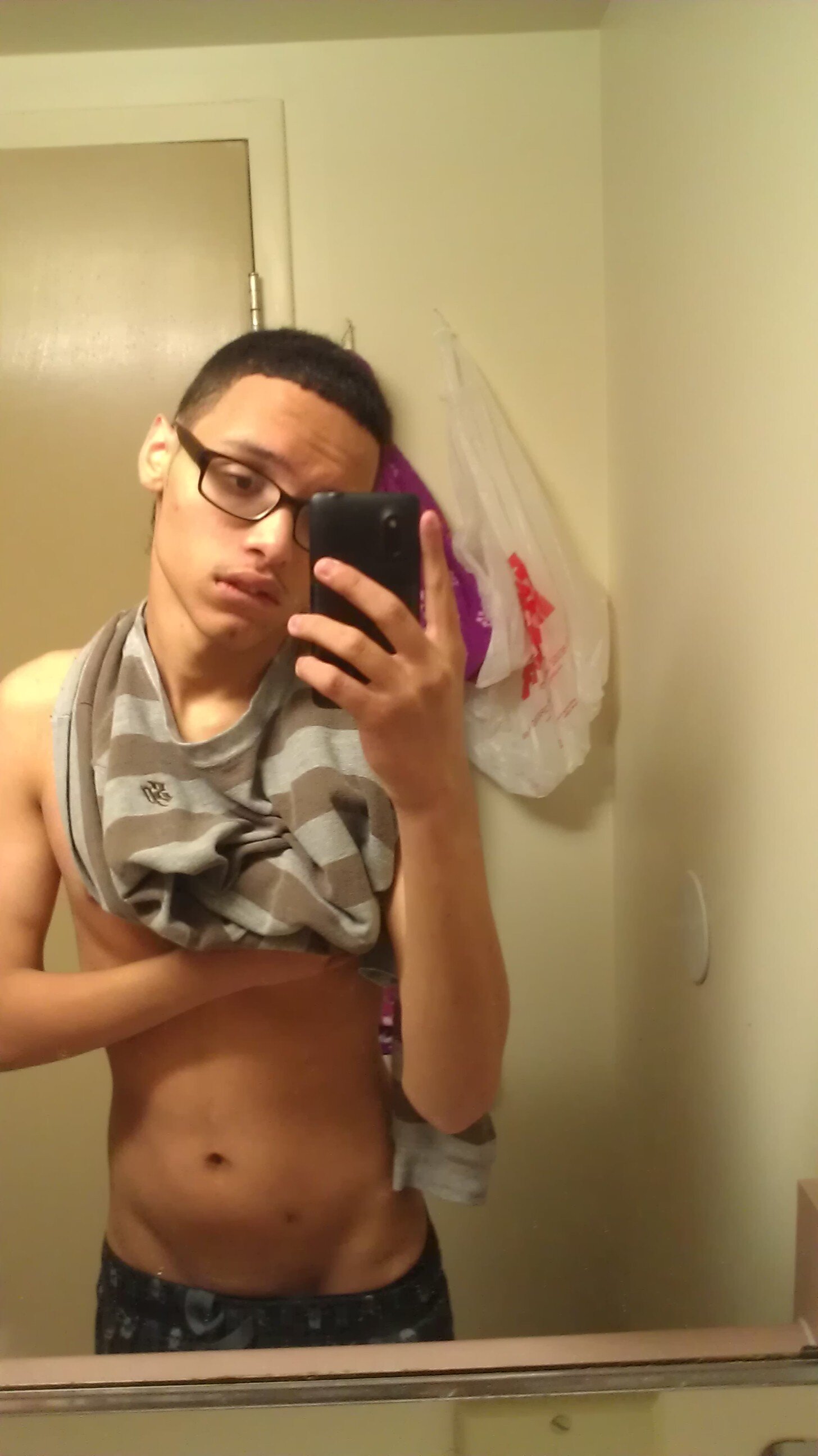 rraymond582's profile picture. 