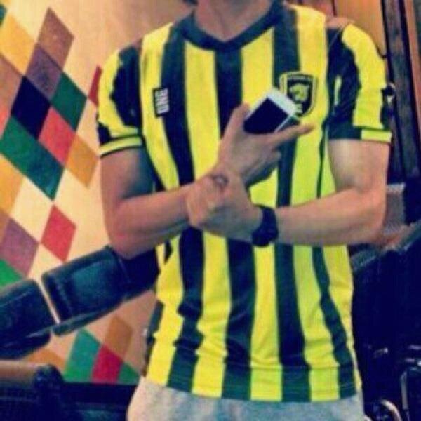 ‏عاشق من عشاق #الاتحاد . مدمن العاب PS3 وهذا ايديي :-_oDreeM