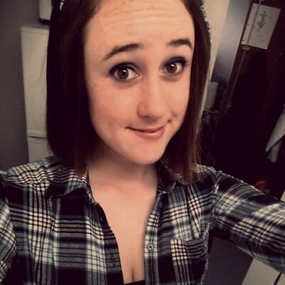 crimsonenvy213's profile picture. follow me on instagram @riddle.of.the.heart