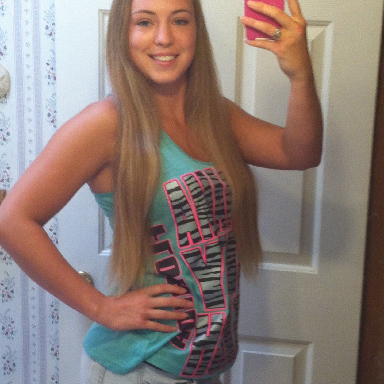 Im 22 years old! I have been a CNA since 2009. I have a wonderful little 4 year old! I love the outdoors n riding 4 wheelers , fishing ,n big ass fires!