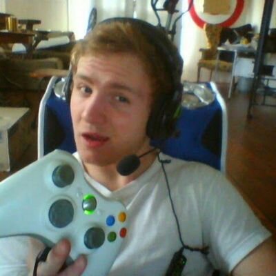 ima small streamer trying to get bigger i hope you guys can follow and give my stream a look.c: