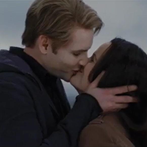 Married to the most beautiful woman in the world, @Esme_Carlisle_C. I will protect my family at any cost. [21+ #RP/MC #WTDB #Admin]