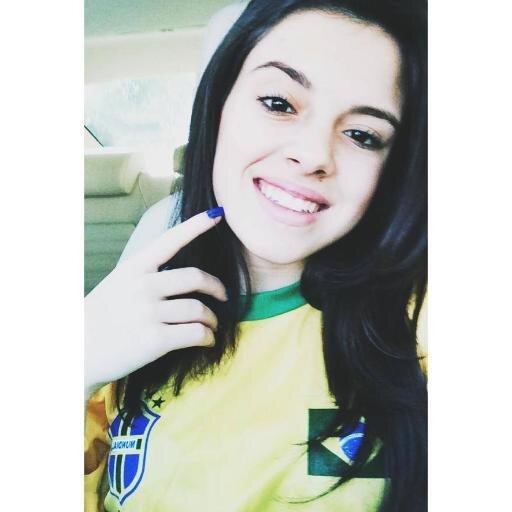 Oi cara de boi :3 PASLP' 
prazer, Natasha Souza 15 aninho bem vividos HAHA .. 
amo nutela , skeitistas .. I love a banda forfun e é isso :3 rs