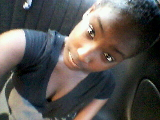 Nickname is Dee. Im 18 and I love being around true friends. im crazy and loving. kik me Diamone_too_pretty. Gone and follow me ♡♥♡
