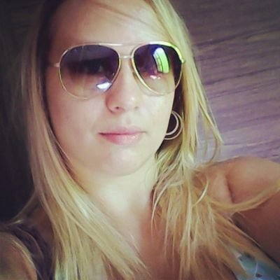 Tem dias que prefiro viver na minha loucura, que acordar e vê o mundo lá fora...