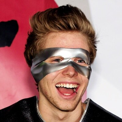 this is a free follow from @offthewallhemmo ! mind following her?(: @offthewallhemmo @offthewallhemmo Go retweet my last retweets please!(: