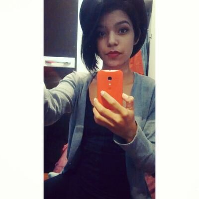 Oie sou a Isa.
 Eu amo fotografia, musica, e as bandas UP! e VOWE hehe