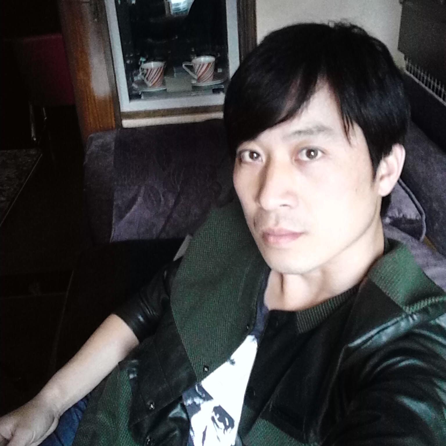 JhonnyChen86's profile picture. This is Jhonny , we are Pujiang JULEE crystal bead professional manufactories.
So you can find all kind of glass/crystal bead from our company .