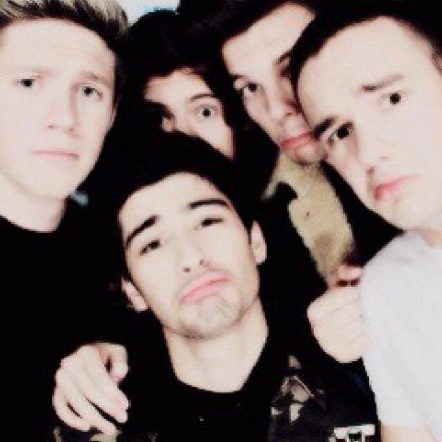 Grupo de verdaderas Directioners cuyo objetivo es celebrar a nuestros idolos. Sigue a @1D_fanny52 @samii_maliik @AmericaGalaxia para mas info