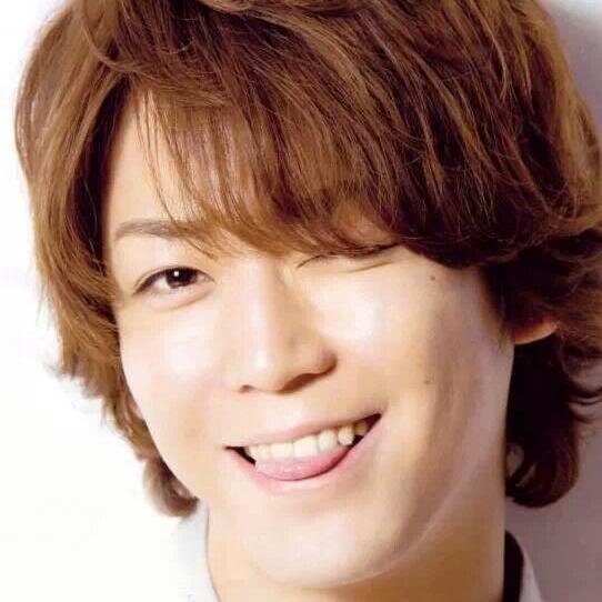 Dupla personalidade. Em português, falo sobre minha vida pessoal e alguns eventos televisivos. In English, I'm all love for Jpop,specially KAT-TUN and Kamenashi