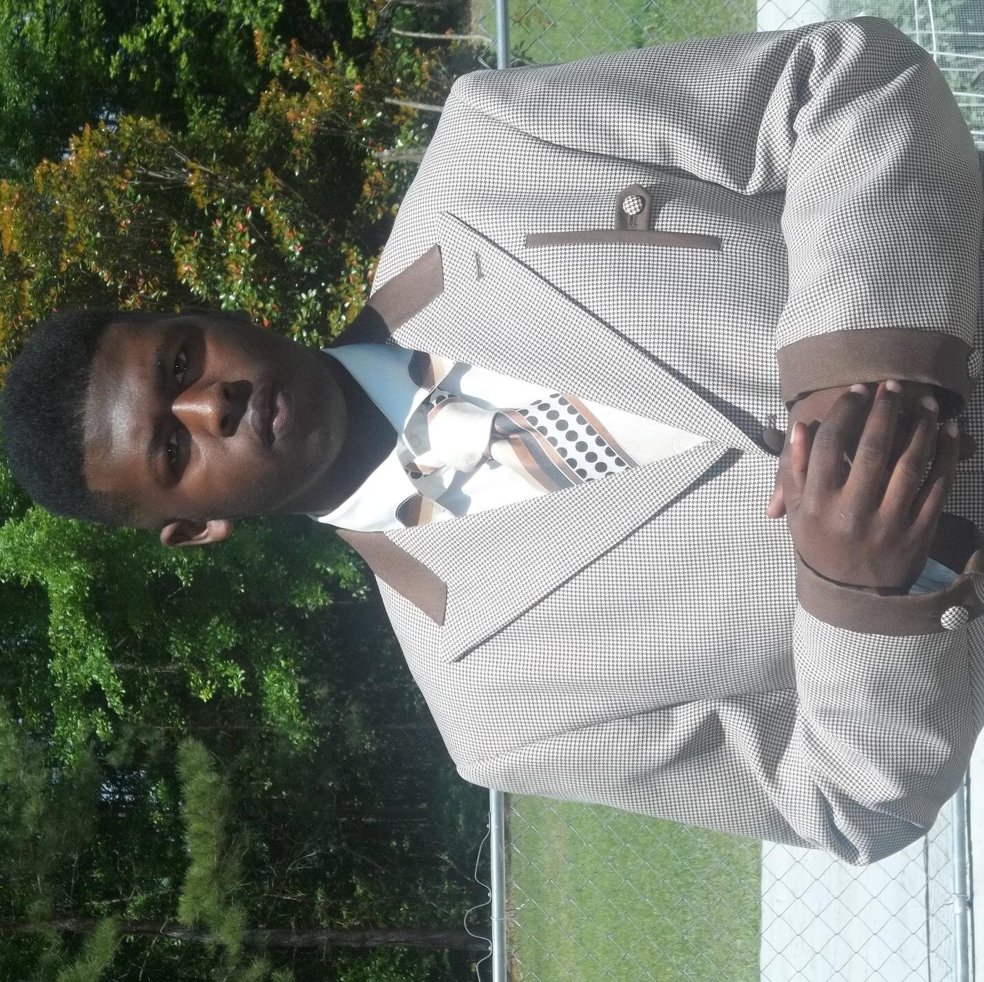 18/seniors  i love football c/o 2015 i'm a cool person @teamsingle