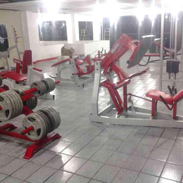 Gerente Propietario: Christian Pineda
     •Crossfit •   Personal Trainner •