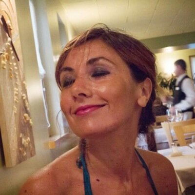 Cristinab23's profile picture. 