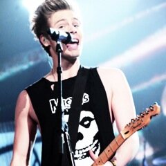 Hey guys please dont follow back go and follow @stephanieencizo ily (1D & 5SOS are perfect)