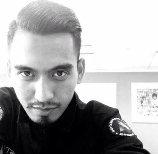 Pendek Kata, Panjang Makna!
Cowo Tulen.
Sayang Orang Tua dan Keluarga.
Apple User.
Crew
You’ll Never Tweet Alone.