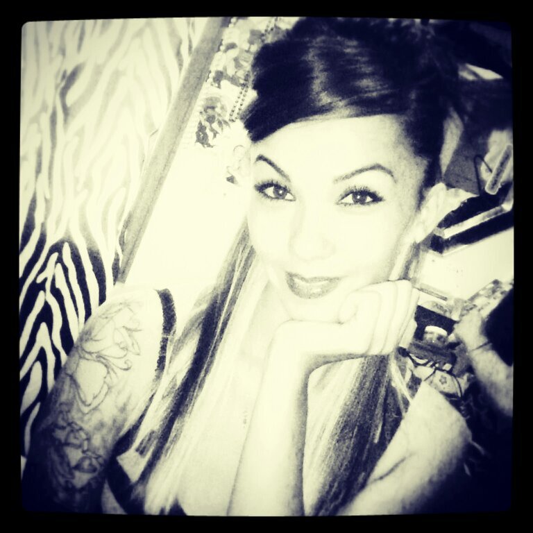 H0T_IC3QU33N's profile picture. 