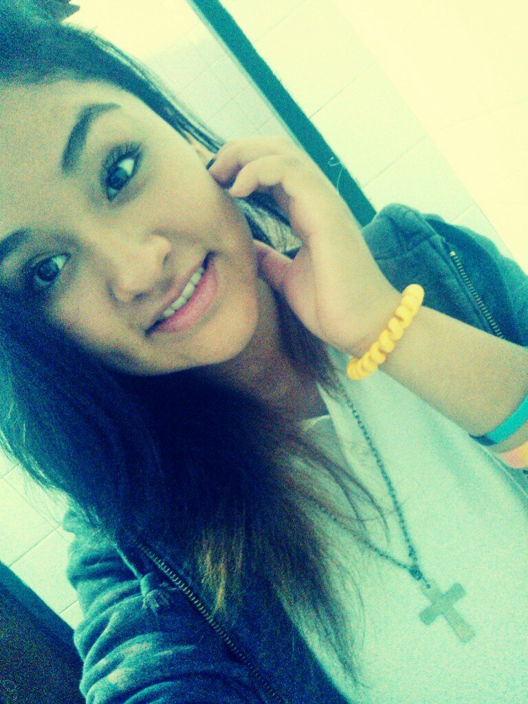 MelaniGirons2's profile picture. Quiero gritarlo, Quiero anunciarlo, Quiero decirle al mundo que eres lo mejor, Que no existe nada fuera de tu perfecto amor:3 Godislove:)