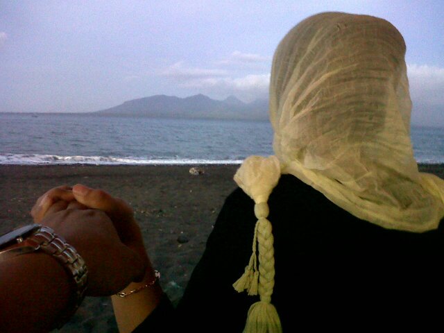 etybee's profile picture. Apapun yang terjadi, LIVE MUST GO ON !!!