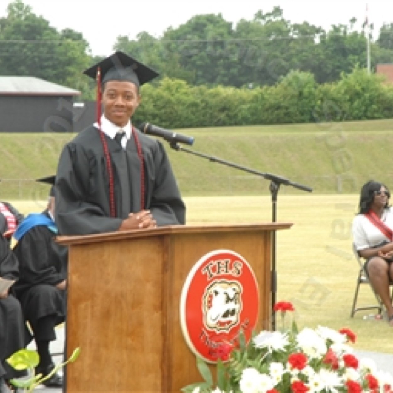 iHURDLE110's profile picture. FOLLOW MY NEW TWITTER @_SirJDTaylor