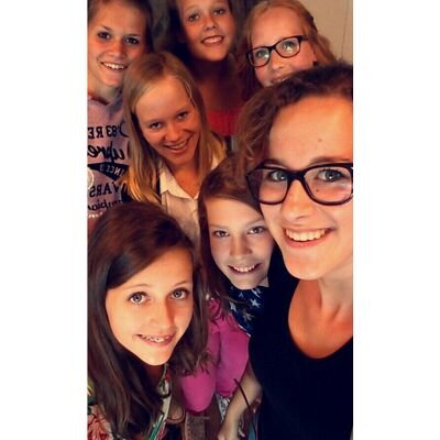 Bestiess/Lovee/Idc/WiggleWiggle