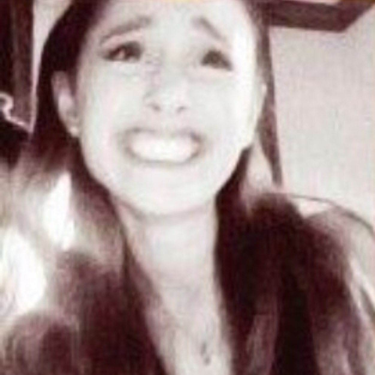I love Ariana and frankieGrande, Liz Gillies Jennette McCurdy and Cameron I'am a Greek Arianator please follow me ariana❤love you till moon and back