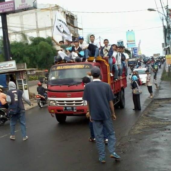 ~JANGAN MENYERAH SEBELUM BERPERANG, JANGAN MENUNDUK SEBELUM MENATAP (Y)
*BIARLAH JALAN YANG MENJADI SAKSI ATAS KEGANASAN KAMI !
