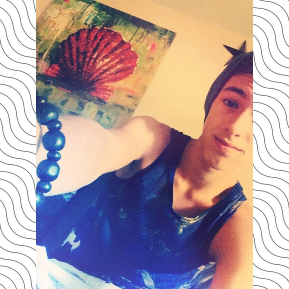 michaelisbaeee's profile picture. hella.