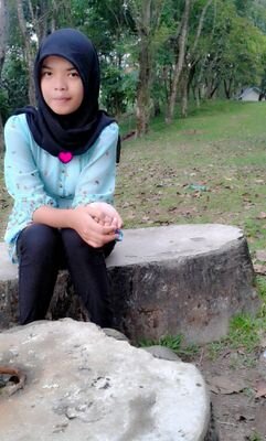 Dewi_083's profile picture. 