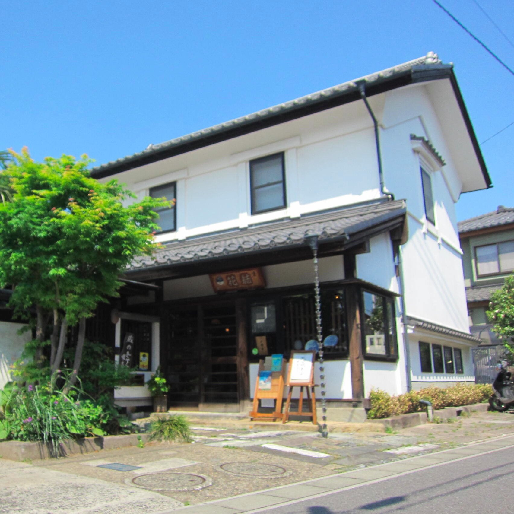結花は、人と人とを繋げたいと願っています。お店を知って頂きたくて一方的にフォローさせて頂いていますが、すみません。無視して下さってけっこうです。