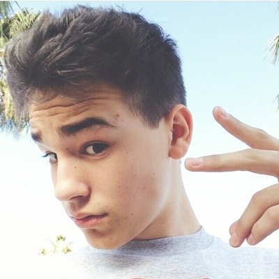 this is a free follow from @camshero please follow her ilysm youre amazing inside and out❤️