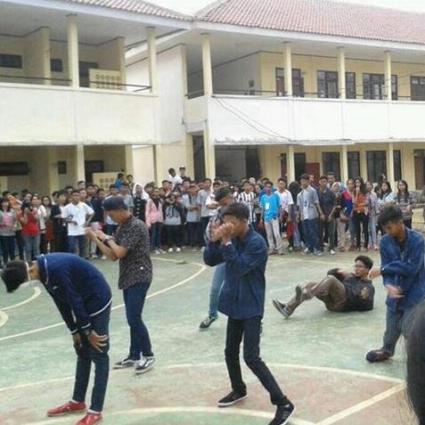 * Shuffle Sman 8 Depok *  Shake your body and show your style!!!