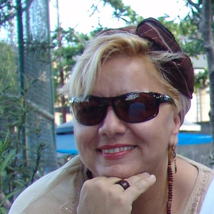 Jornalista, Comunicadora Comunitária - Repórter, Cinematográfica, Radialista.