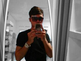 monesimone20's profile picture. 