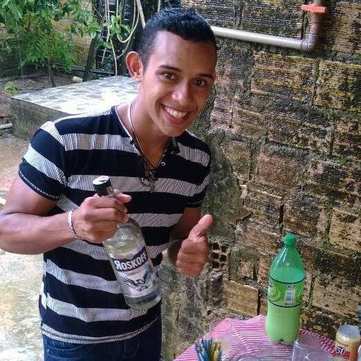 Não viva para que a sua presença seja notada,
mas para que a sua falta seja sentida...
★segue★