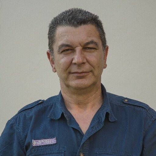 Pensionato osservatore, ex operaio, ex imprenditore, ex giovane, ex ..., ex di tutto un po'.