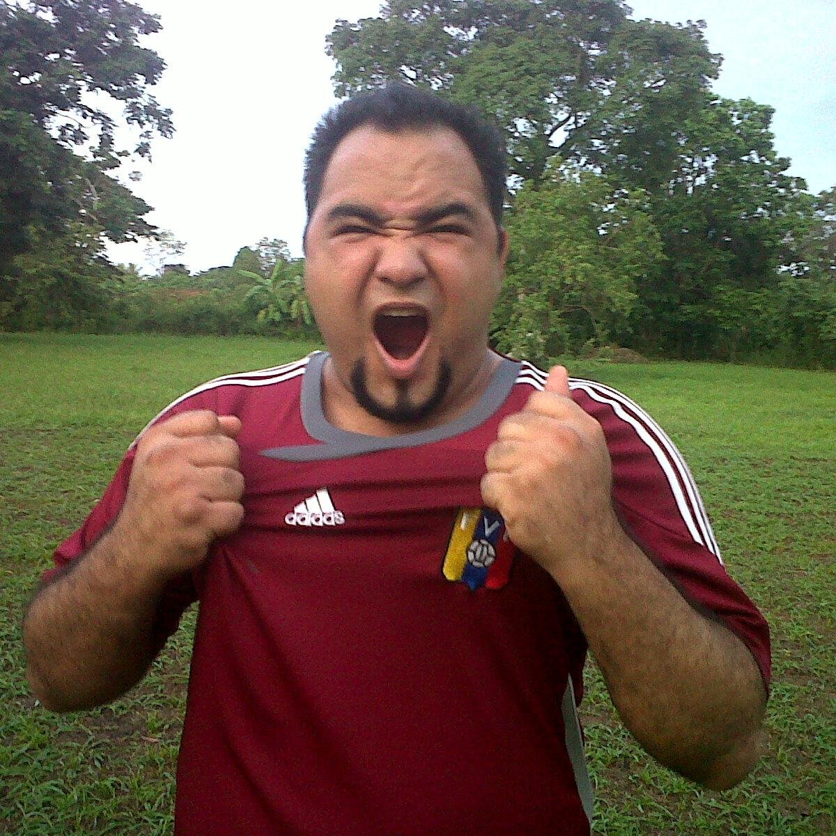 edupit0's profile picture. artista plastico, diseñador, repostero, amante del helado y del chocolate, experto en chistes malos jejejeje