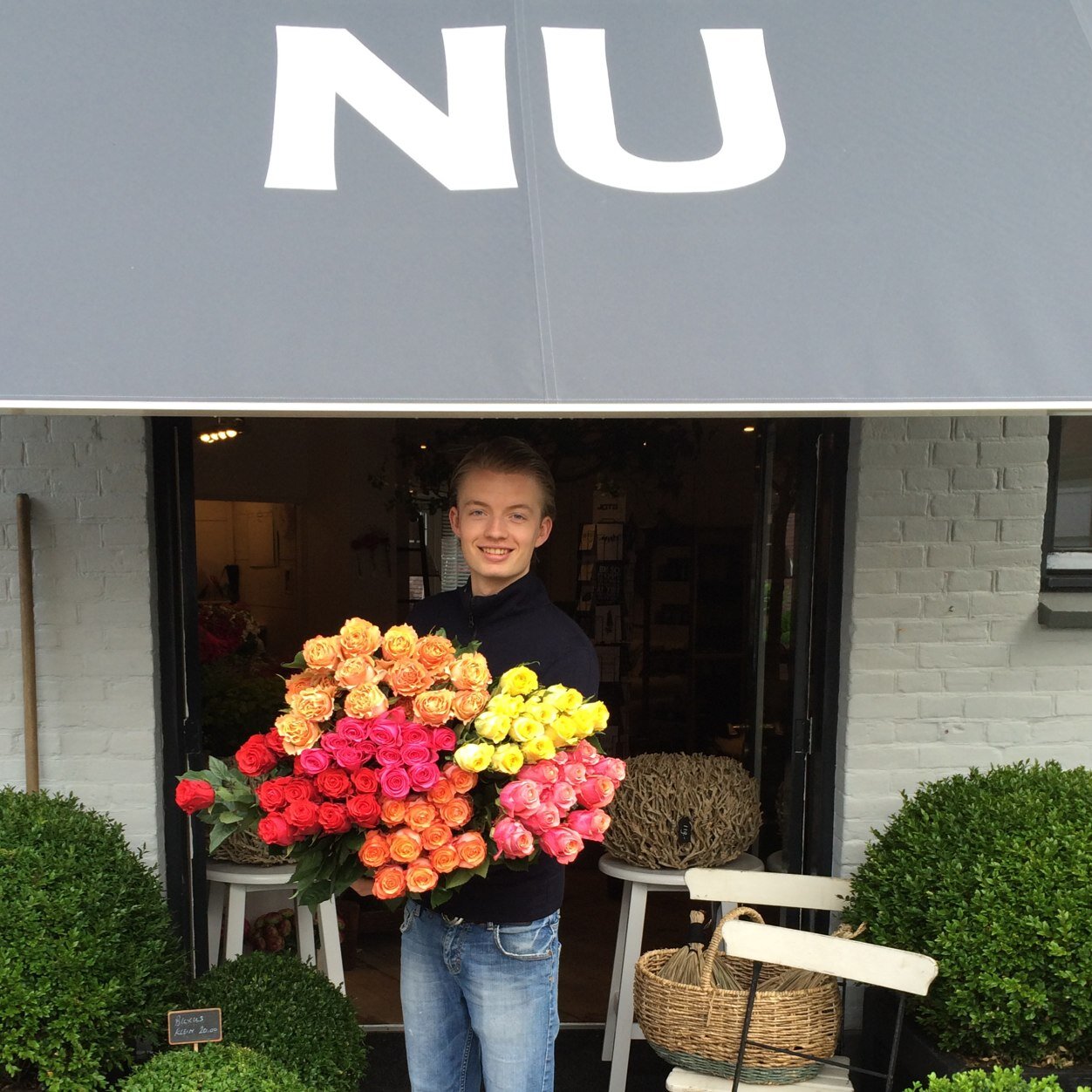 Bloemen, planten, woonaccessoires, interieur en style advies.