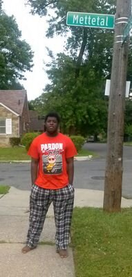 Detroit born, Taken by the bae ;), college student, aspiring comedian, brother of 5.
