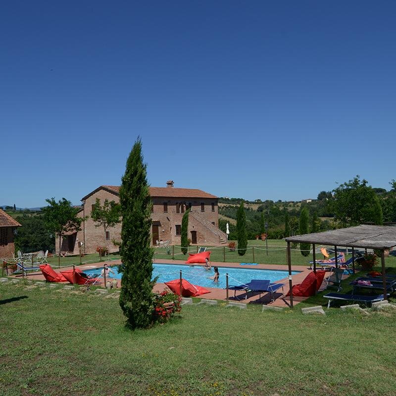 Gli agriturismi Farina sono situati in posizione panoramica sulle colline al confine tra le due più belle regioni dell’Italia Centrale: Umbria e Toscana.