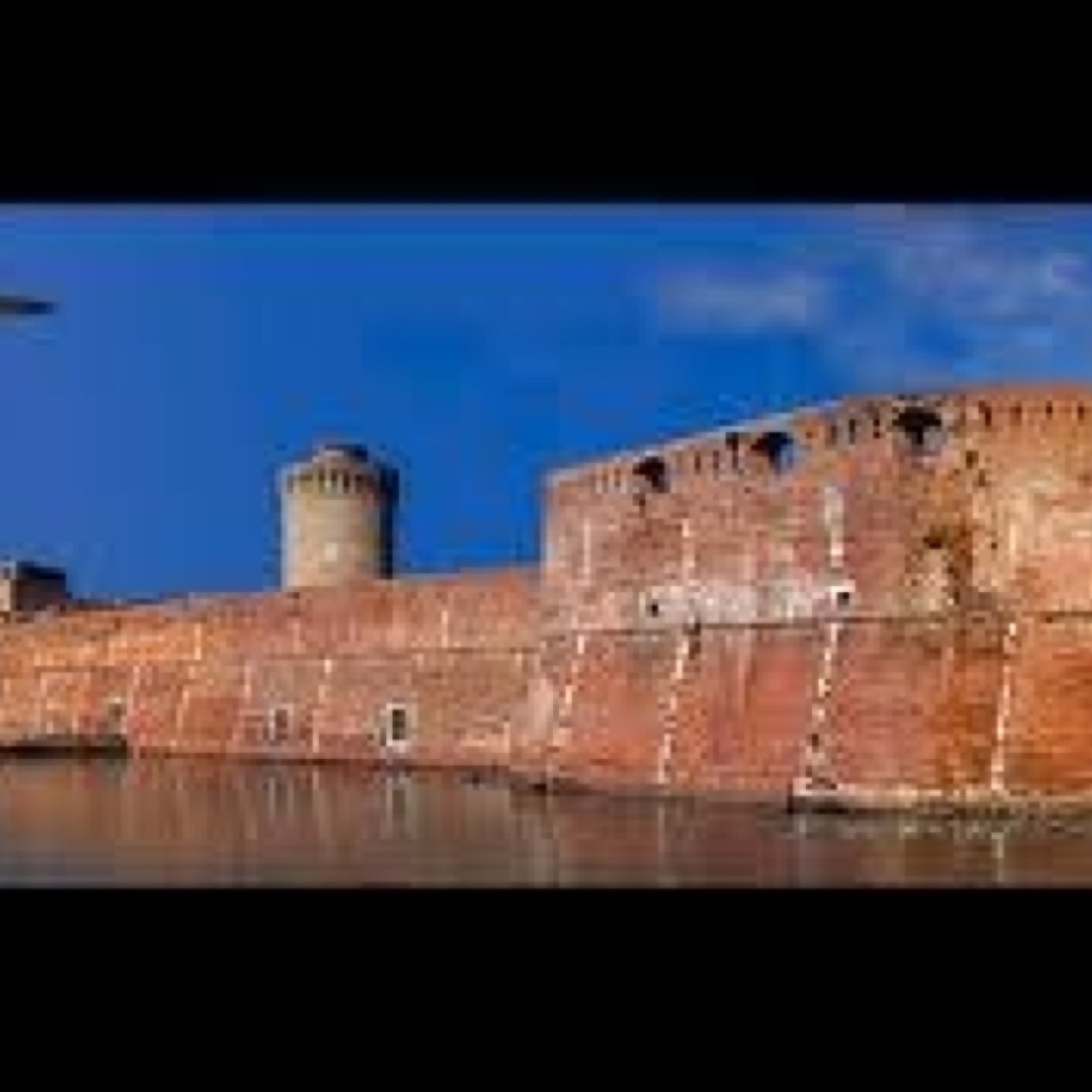 1 agosto 2013 - la Fortezza Vecchia di Livorno è presa in concessione temporanea dall'Autorità Portuale di Livorno. Da allora è aperta per VOI..