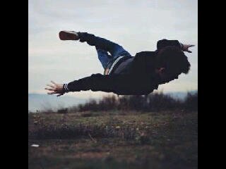 من يملك قمر صعب تغريہ النجوم.          PIN:281CF16E
