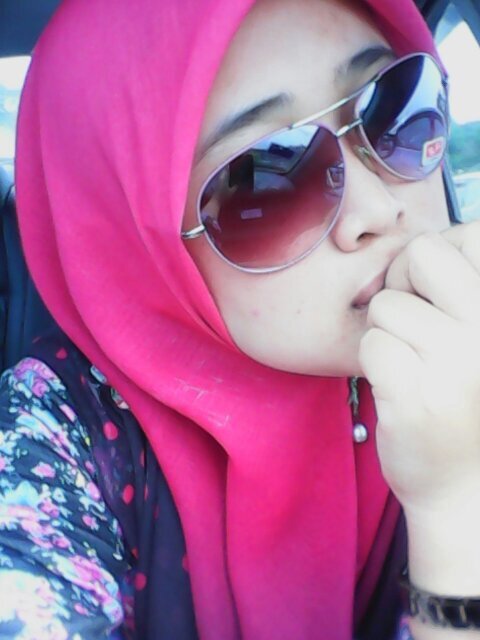 noelainie's profile picture. kita takkan nampak persamaannya 
jika terlalu memandang perbezaanya