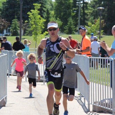 Physiotherapist, avid runner, cyclist, triathlete, and proud father of 4