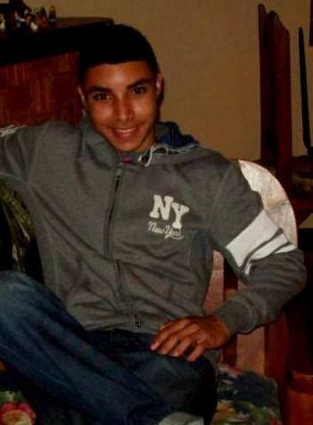Venezolano con 17 años, me agrada todo tipo de música en especial Electrónica, Salsa, Reggaeton, etc... Sígueme por http://t.co/ciTNqK4XrF ;)