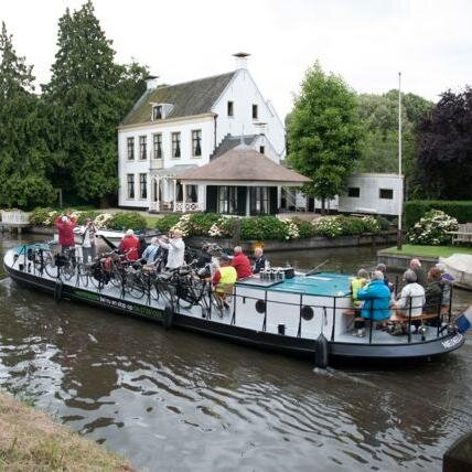 fietsboot's profile picture. Er op uit met de fiets, en dan.... met de fiets op de boot een heerlijk stukje varen op de Vecht
In zomervakantie varen wij elke dag volgens dienstregeling.