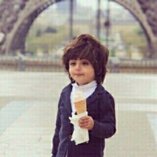 عشت آلهـوى ويآك .. في جد و مزآح 
و آلجد آعزك .. وآنت لآهي و سآلي !

ويوم آني آرسل و آسأل آن كنت مرتآح 
مآهي بـ قطة وجه .. بس كنت غآلي